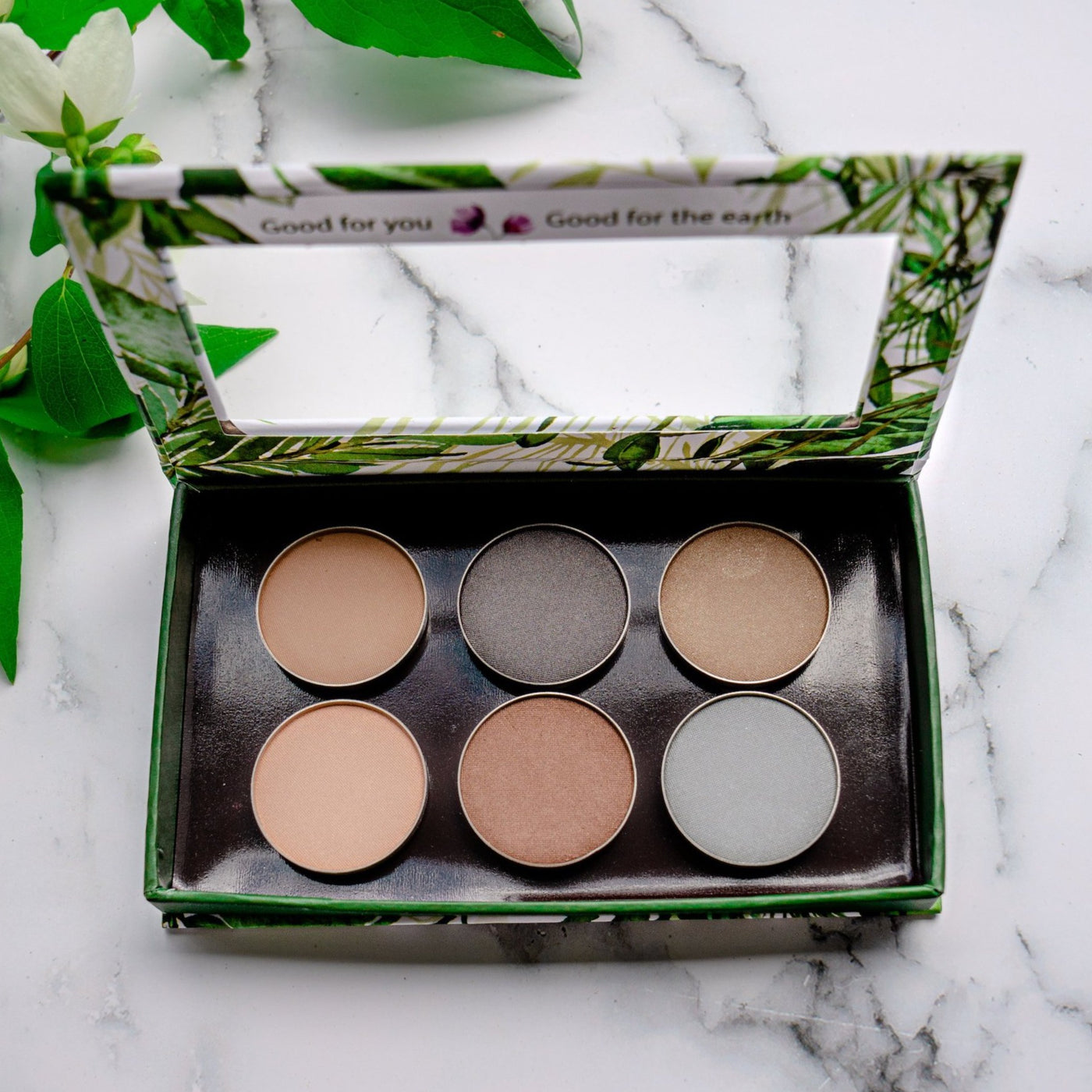 SILKY EYE SHADOW COLLECTION (6 Shadows in Compact)